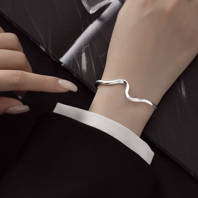 pexrl jewelry-925 Sterling Silver Wavy Bangle