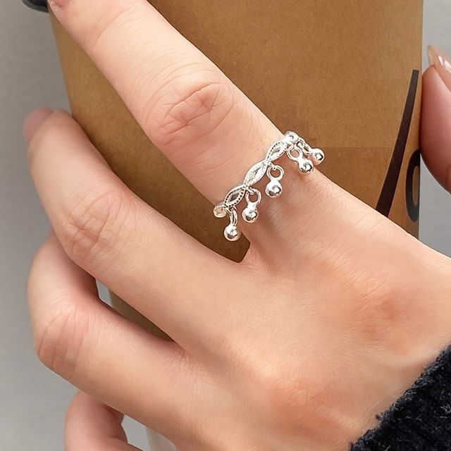 A-ROCH-990 Silver Bead Fringed Open Ring
