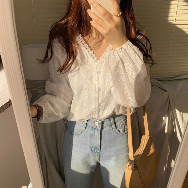 Everose-Puff-Sleeve V-Neck Lace Blouse