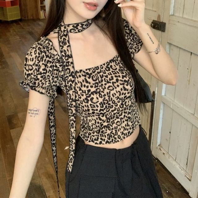 Ukiyo-Short-Sleeve Square Neck Leopard Print Crop Tee
