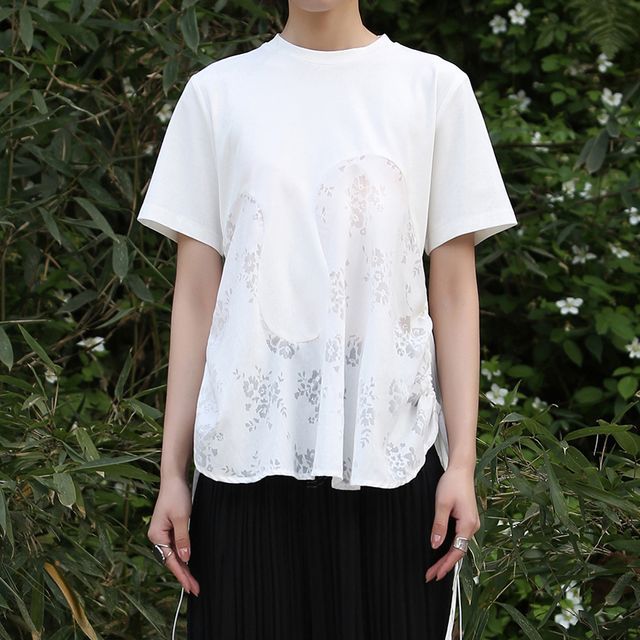 SIMPLE BLACK-Short Sleeve Round Neck Asymmetrical Panel Tee