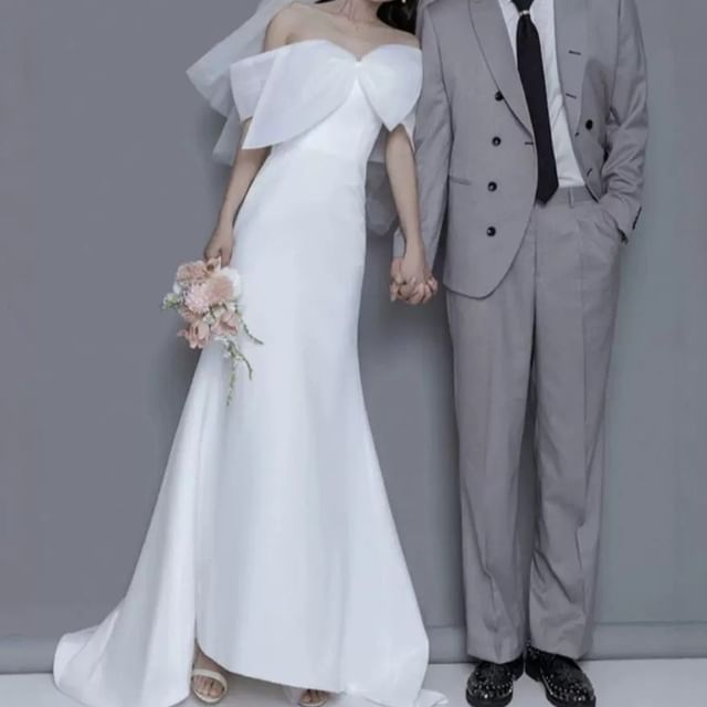 DreesHouse-Off Shoulder Plain A-Line Wedding Gown