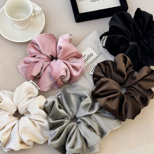 Kayochs-Plain Velvet Scrunchie