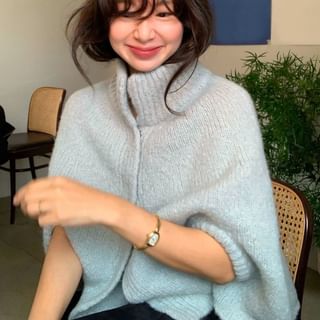 Janerium Elbow-Sleeve Mock Neck Plain Cape Sale