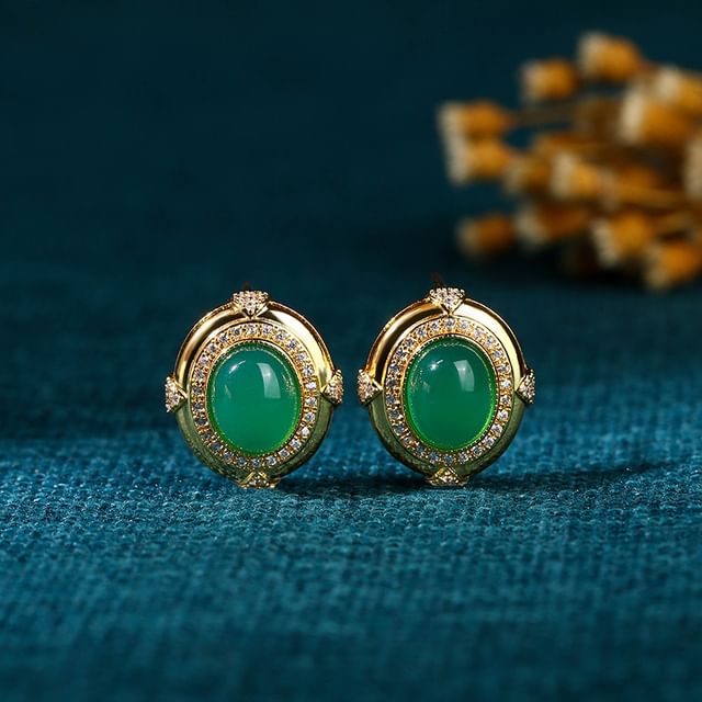 Vaje-Gemstone Ear Stud