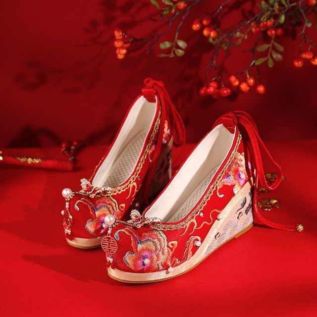 Chinese Style Women's Wedding Shoes High Wedge Heel Slip On Pumps Embroidered 