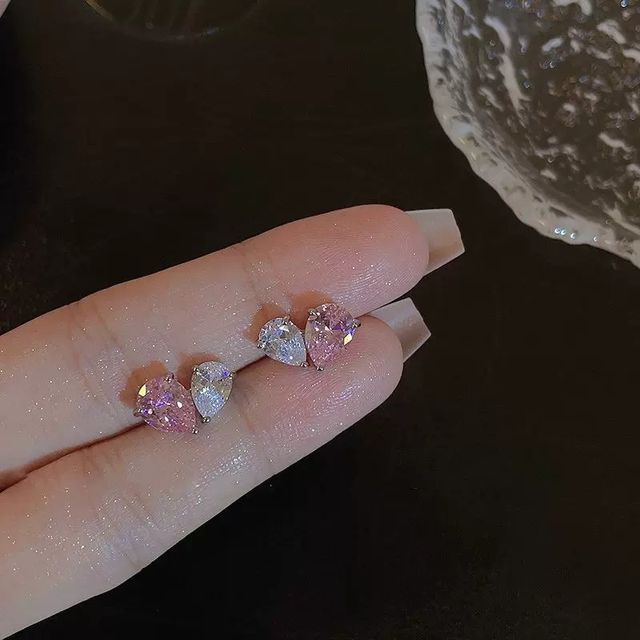 Hansha-Gemstone Ear Stud