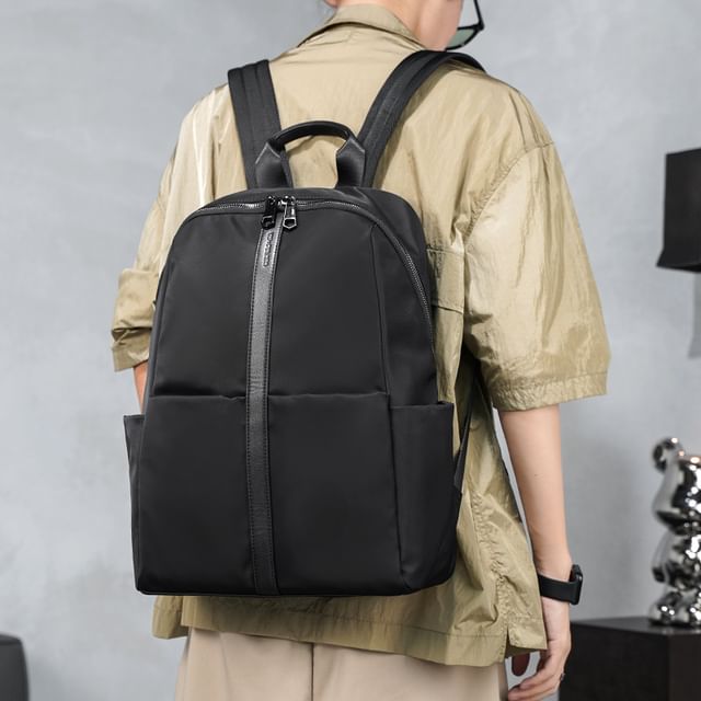 BagBuzz-Plain Oxford Zip Backpack