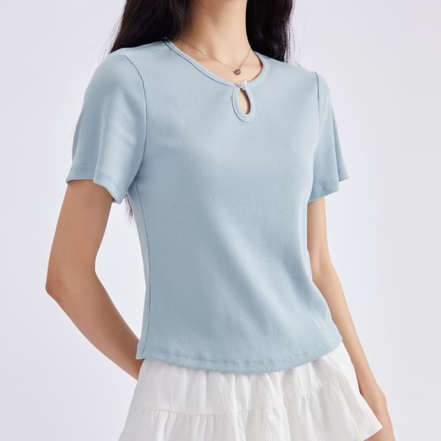 Magimomo-Short-Sleeve Cutout Plain Crop Top