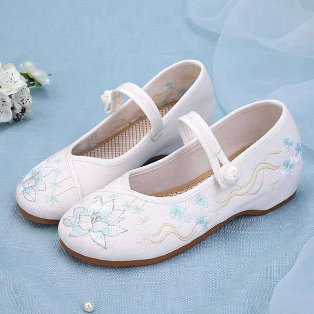 Hibak - Embroidered Hidden Wedge Hanfu Shoes | YesStyle