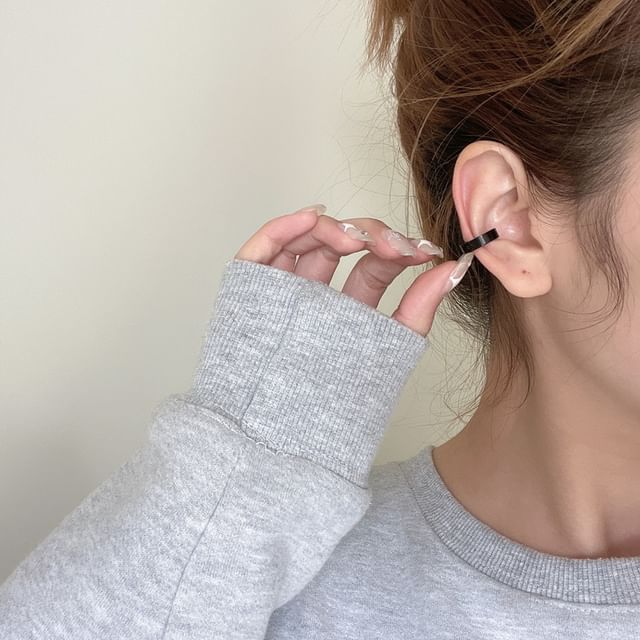 Gemsha-Alloy Ear Cuff
