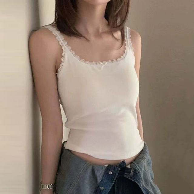 camikiss-Spaghetti Strap Plain Lace Trim Cami Top