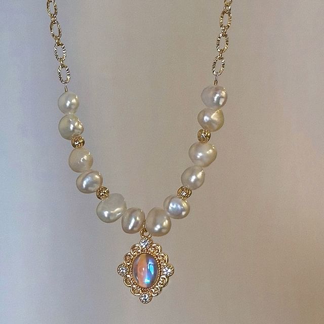 Gemsha-Rhinestone Pendant Beaded Necklace