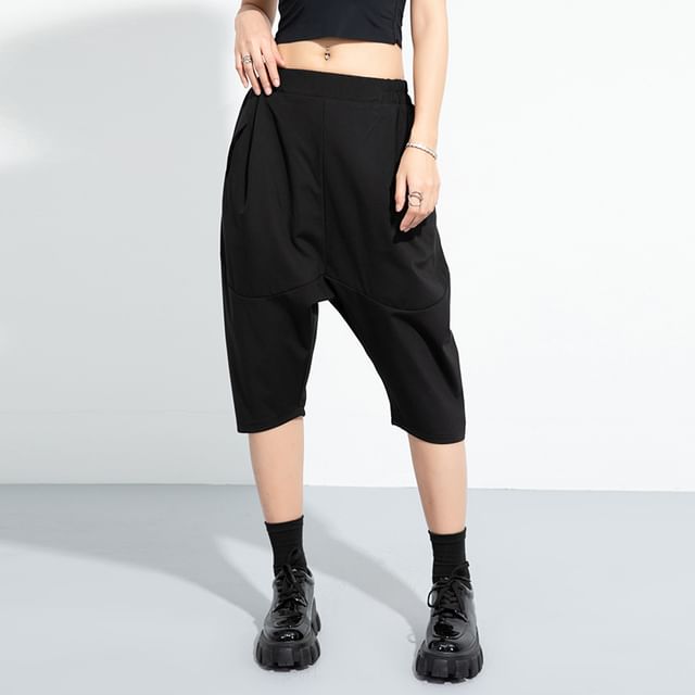 KUMI-Mid Rise Plain Capri Baggy Pants