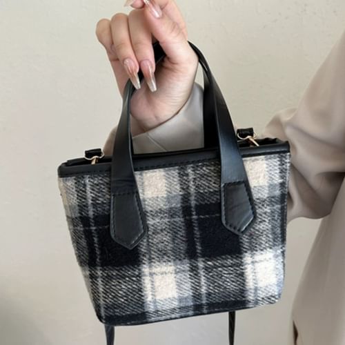 Plaid bucket store bag