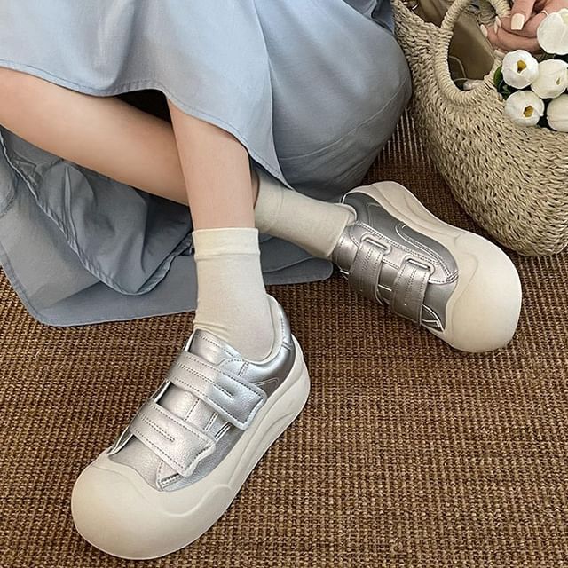Queen Zoo-Adhesive Strap Platform Sneakers
