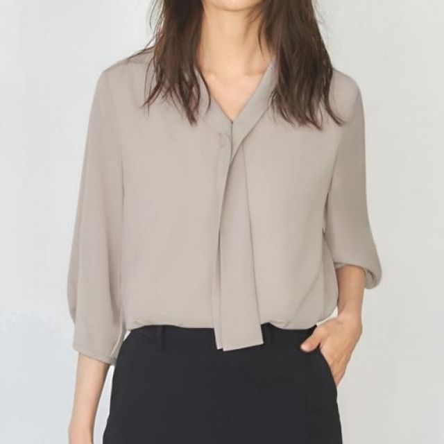 Yilda-34 Sleeve V-Neck Plain Panel Blouse