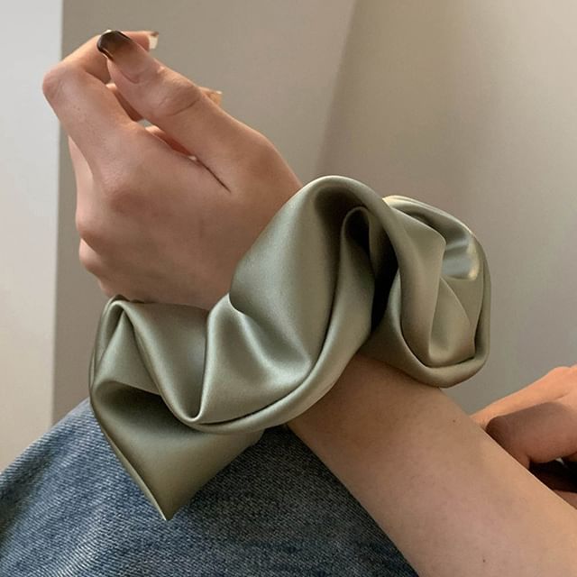 Ordinario-Plain Satin Scrunchie