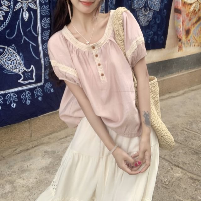 Trendycas-Blouse manches courtes à col rond et détails en dentelles Jupe trapèze midi mi-haute