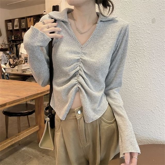 Hevnir-Long-Sleeve V-Neck Ruched Slit Button Ribbed Knit Top