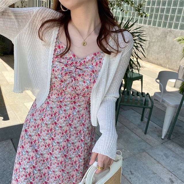 Gwendolyn-V-Neck Plain Crop Cardigan