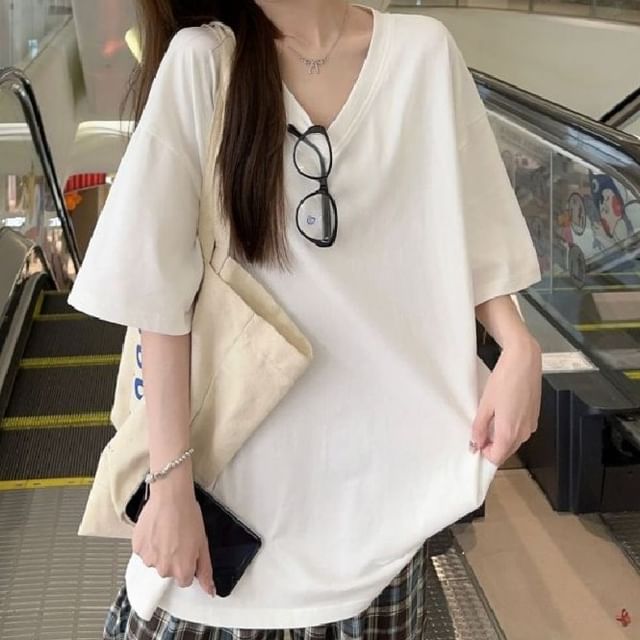 Ukiyo-34-Sleeve V-Neck Plain Tee