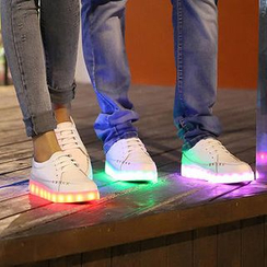 MARTUCCI - Rechargeable LED Sneakers with Charging Cable MARTUCCI - Rechargeable LED Sneakers with Charging Cable