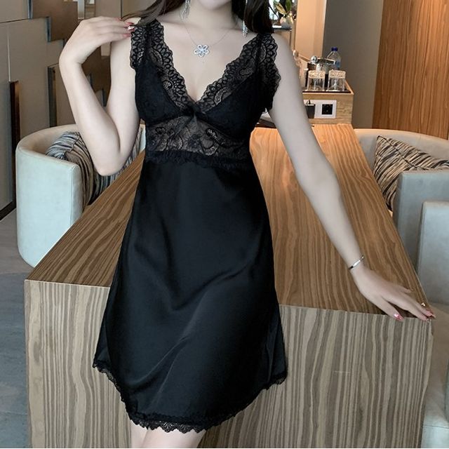Dazzli-Sleeveless Lace Panel Night Dress