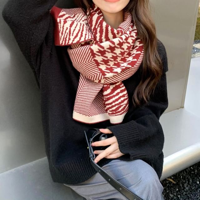 Frior-Houndstooth Knit Scarf