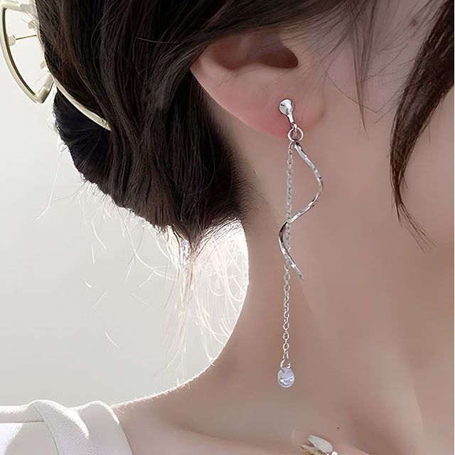 Joodii-Swirl Drop Earring Clip On Earring