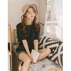GOROKE - Lace-Trim Linen Blend Top GOROKE - Lace-Trim Linen Blend Top