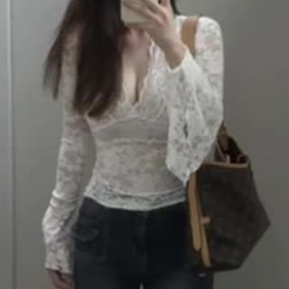 GOUB-Long-Sleeve Lace V-Neck Crop Top