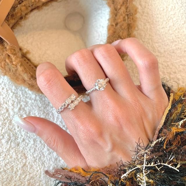 Sharkkira-Rhinestone Ring