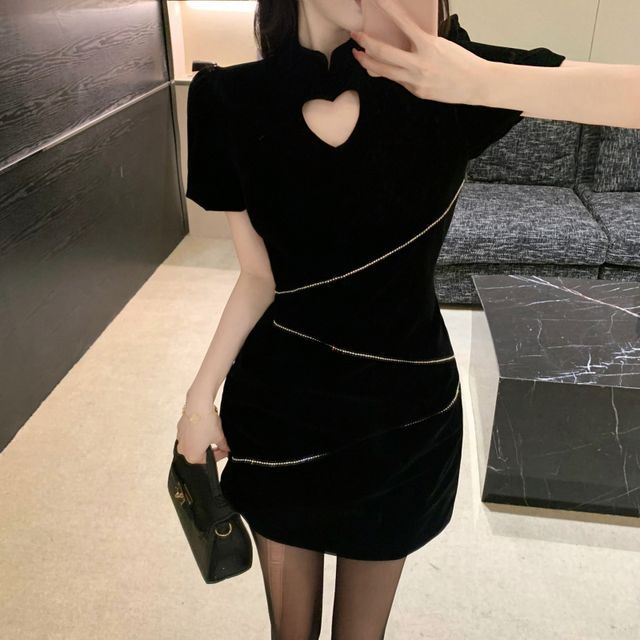 Magma - Short-Sleeve Heart Cutout Velvet Mini Sheath Dress