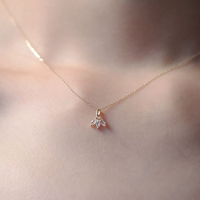 Seirios-Rhinestone Pendant Necklace