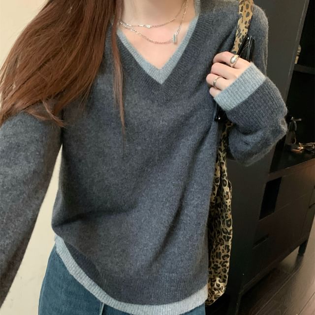 Beem-Mock Two-Piece V-Neck Two Tone Sweater