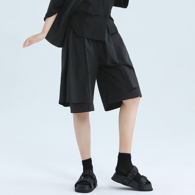 SIMPLE BLACK-Mid Rise Plain Bermuda Shorts
