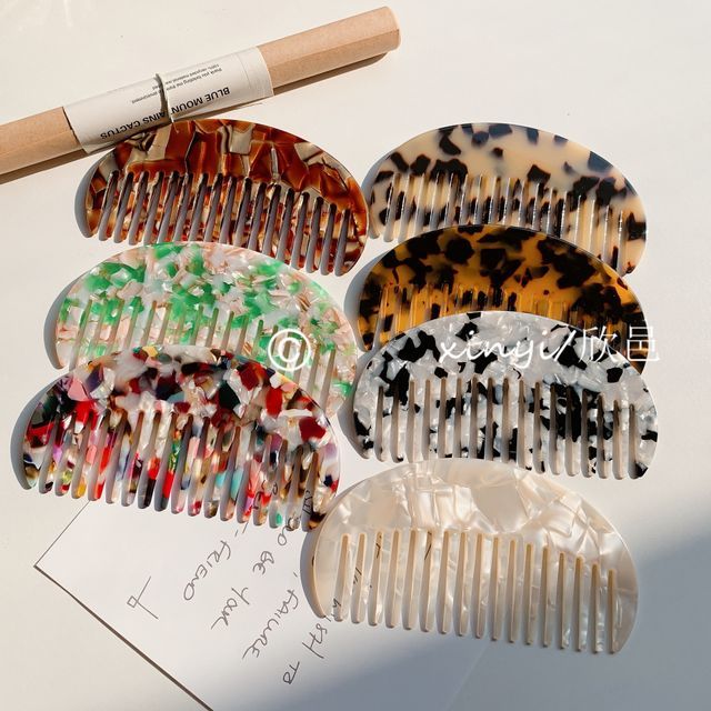 Mentosi-Acetate Hair Comb