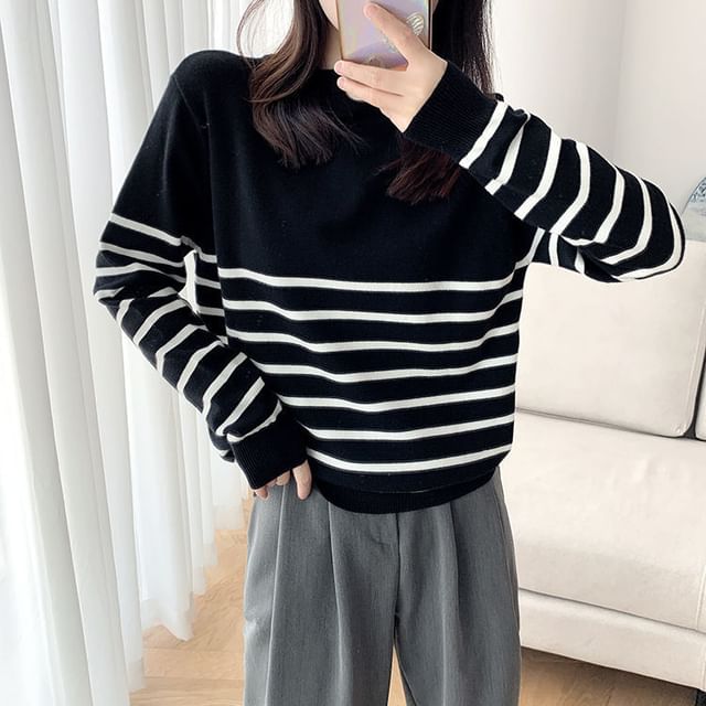 Sisyphi-Crew Neck Striped Sweater