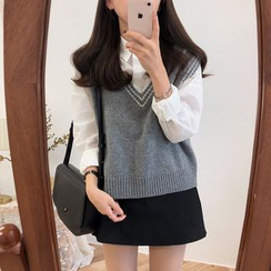 Leoom - V-Neck Knit Vest Leoom - V-Neck Knit Vest