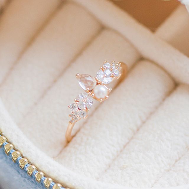 DECADES-Rhinestone Ring