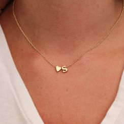 Gemsha - Halskette mit Herz- und Buchstabenanhänger