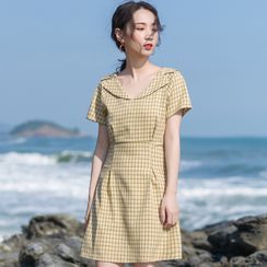 Manneque - Plaid Short-Sleeve A-Line Dress