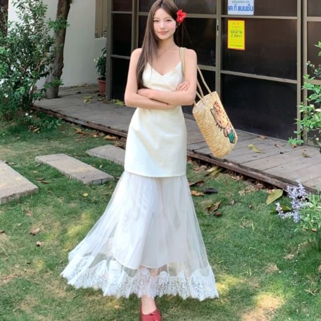 Beem-Spaghetti Strap Plain Lace Panel Maxi A-Line Dress