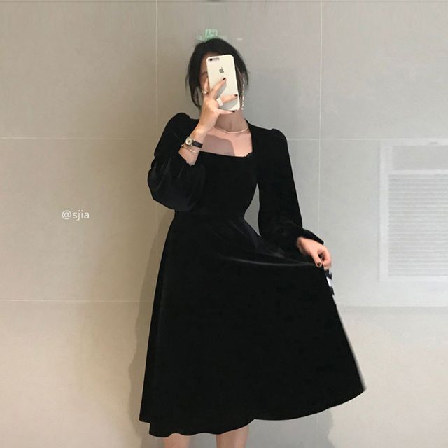 Flowerisque - Square-Neck Velvet Midi Dress | YesStyle