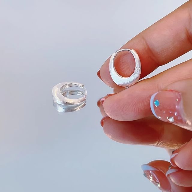 Seirios-Oval Huggie Earring