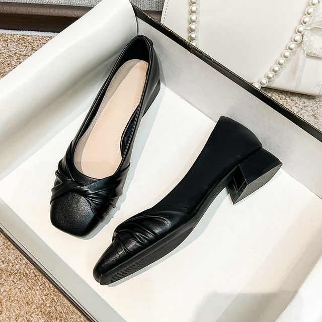 Vrnathyst - Square Toe Twist Pumps | YesStyle