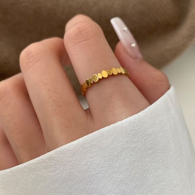 Betsuno-Metal Textured Ring