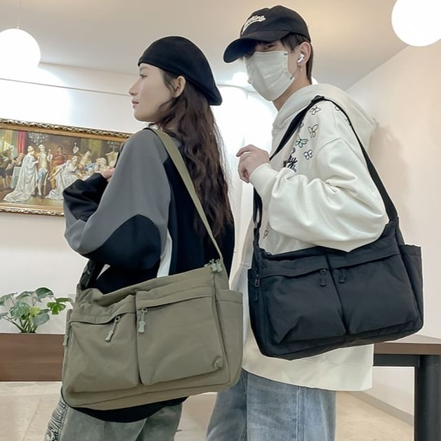 Hikuozy-Plain Nylon Messenger Bag