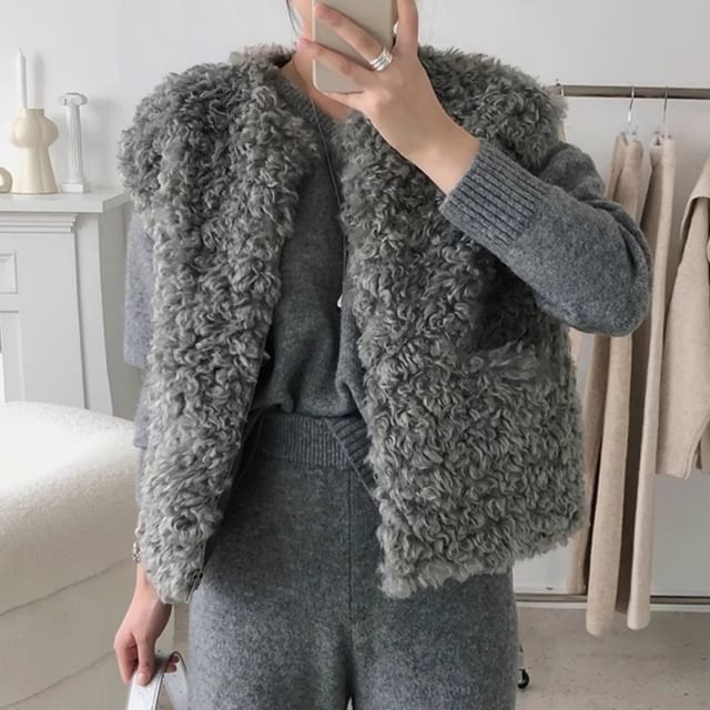 Coris-V-Neck Fleece Zip-Up Vest